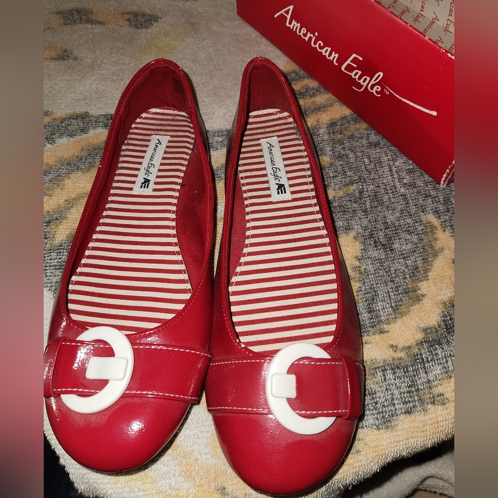 American Eagle Red Flats 6.5 - Picture 2 of 6